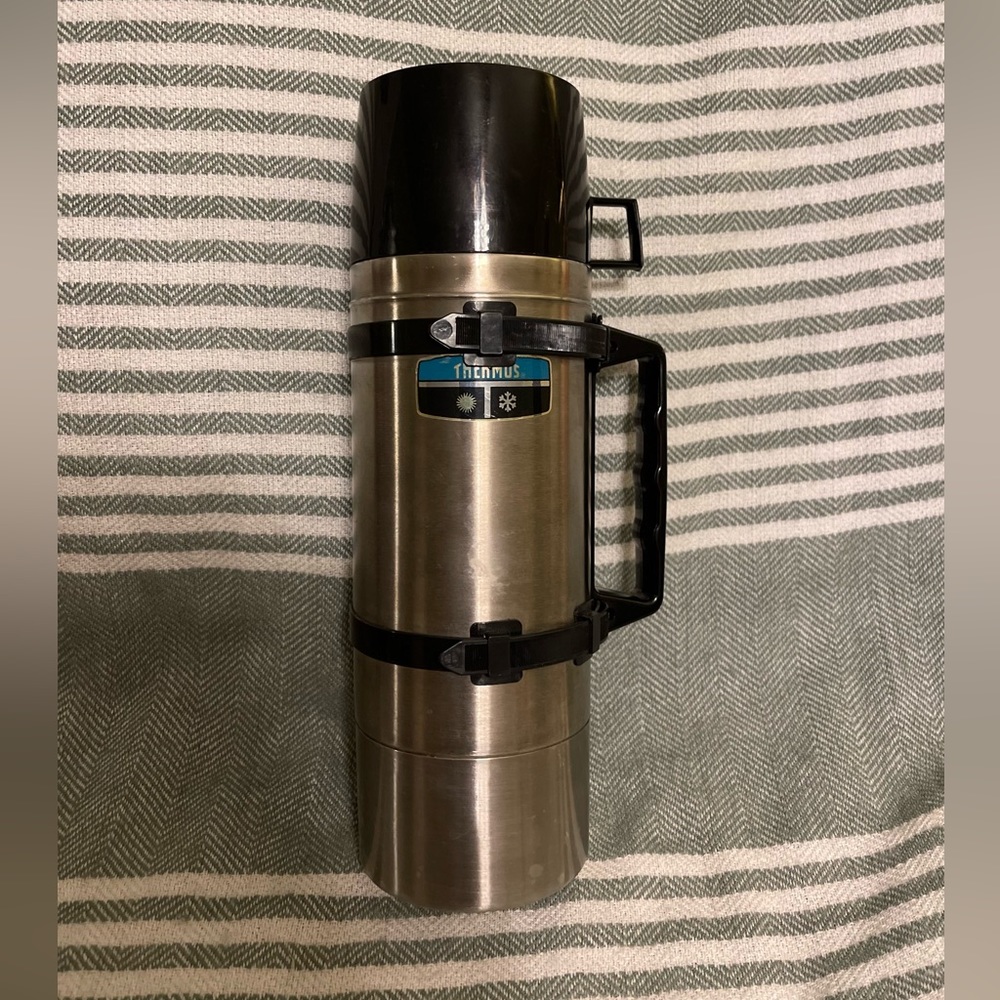 Thermos 1 Liter Stainless Steel Vacuum Bottle with Black Handle‎ and Lid/Cup.